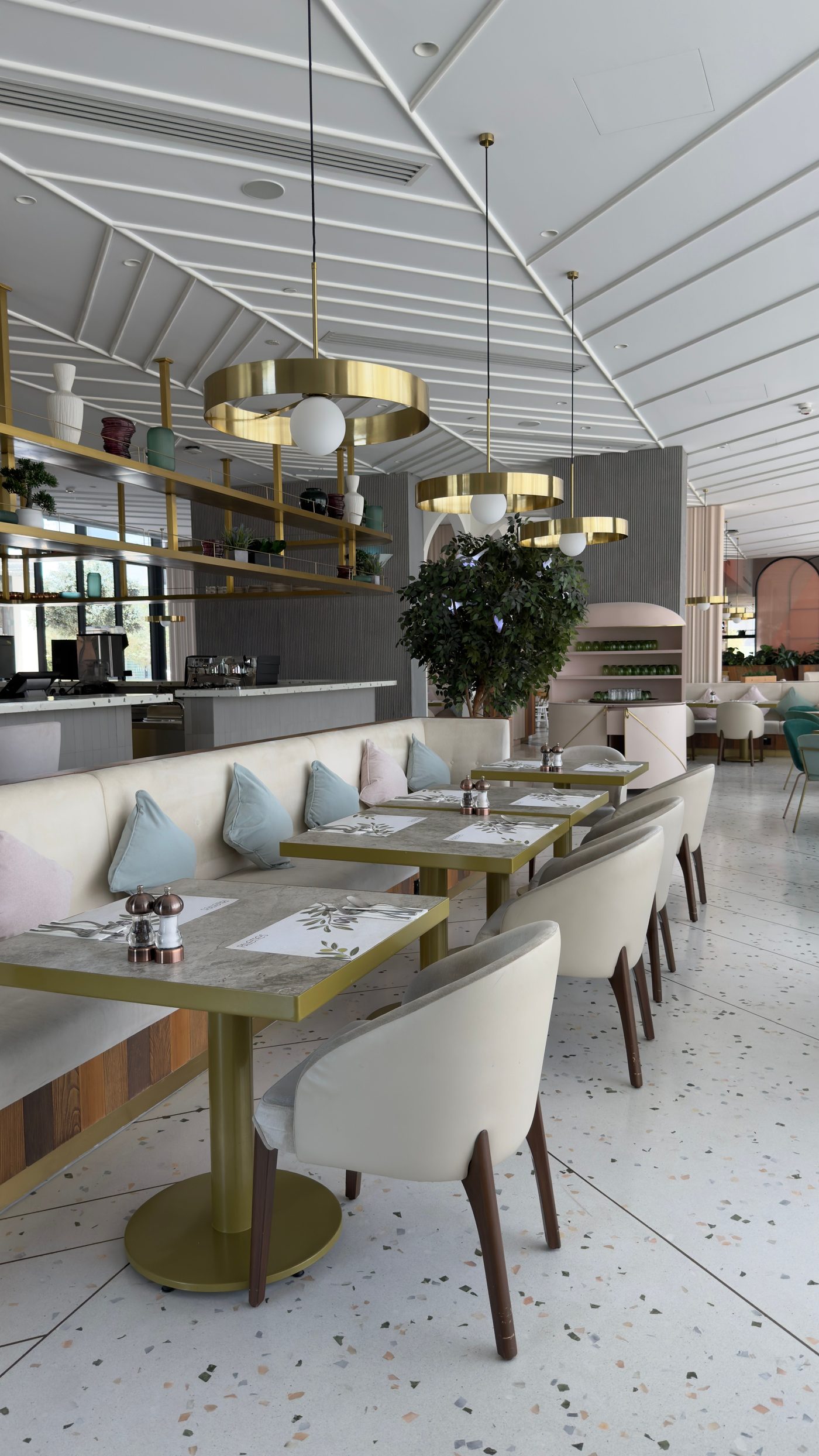 Restaurant and cafe dining setting